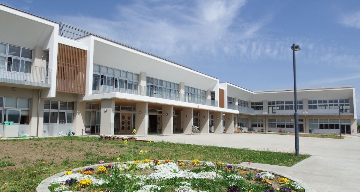 高畠中学校外観